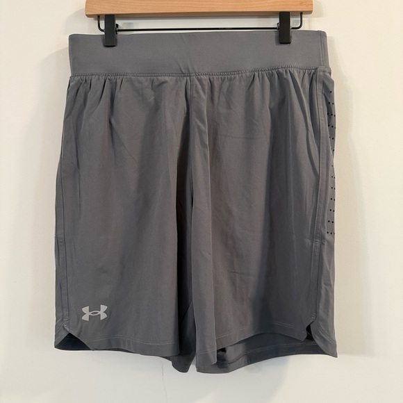 Women’s Under Armour Gray 9 inch inseam Athletic Shorts Lightweight size large - Picture 1 of 6